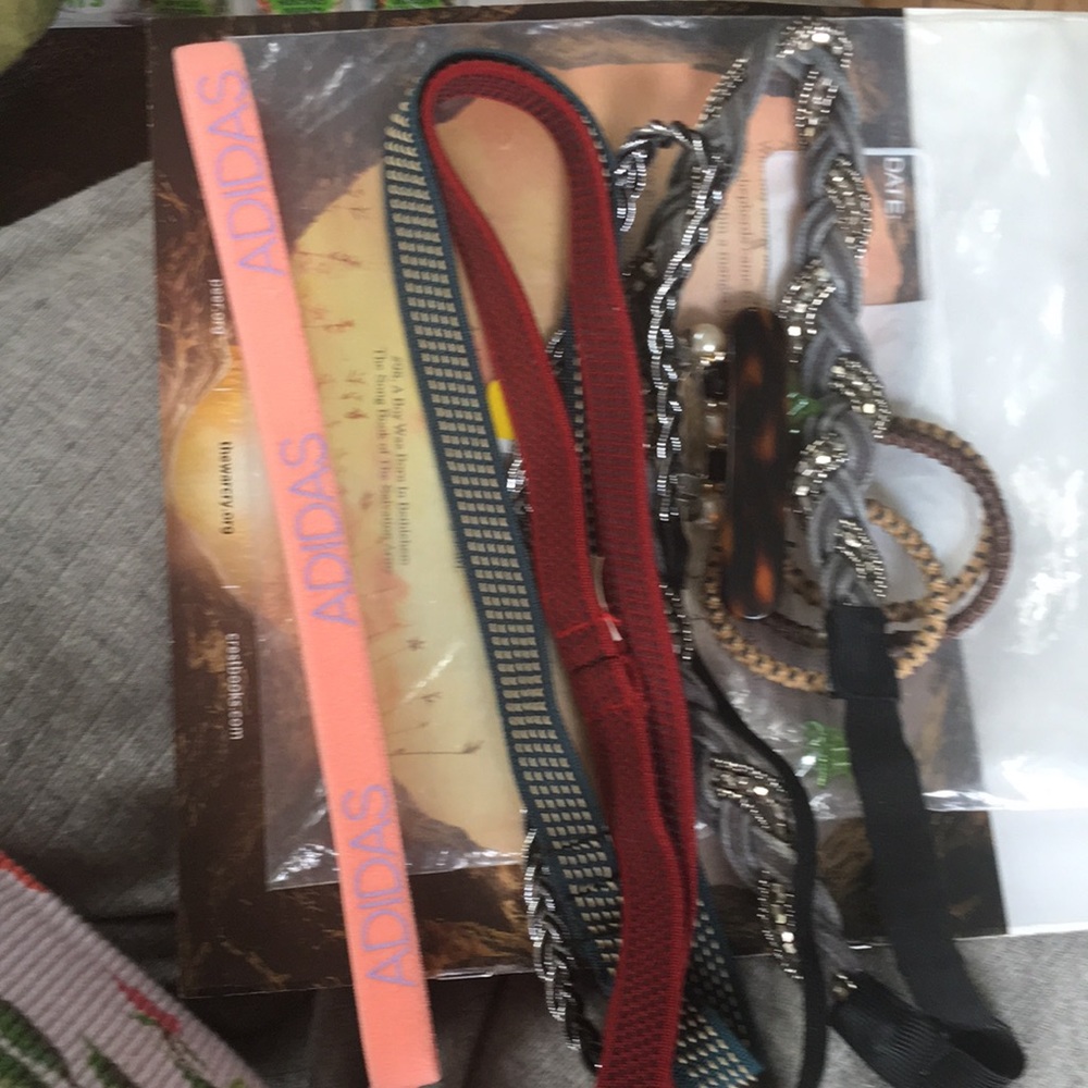 5 headbands , 3 ponytail holders,2 barrettes,2clip